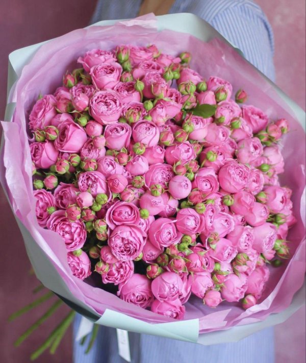 букет кустовых пионовидных роз