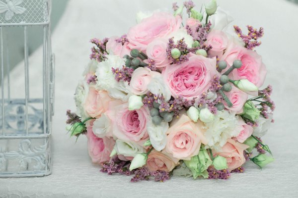 свадебный букет пионовидных роз