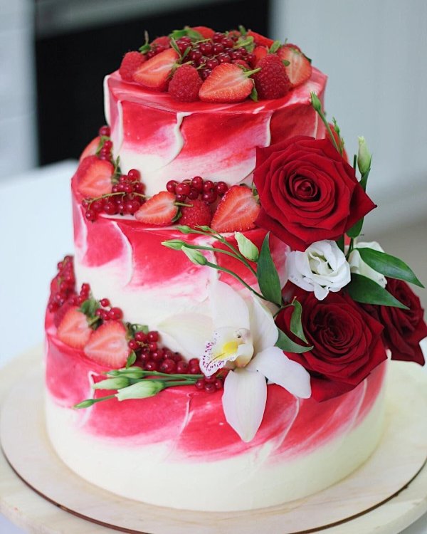 украшение торта живыми розами