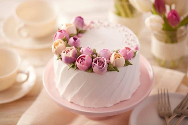 нежное оформление торта