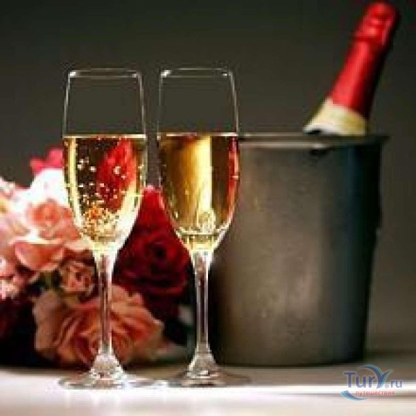 шампанское и бокалы