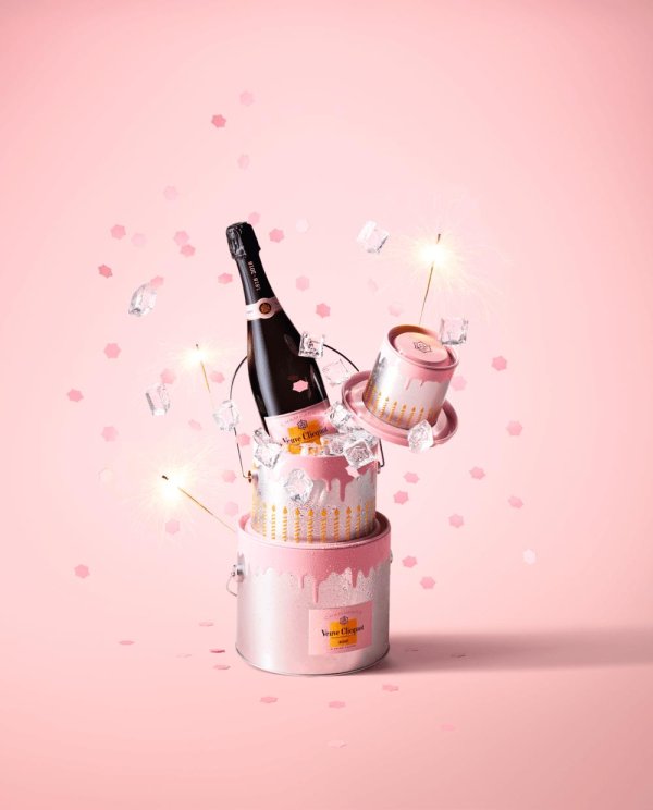 торт и шампанское