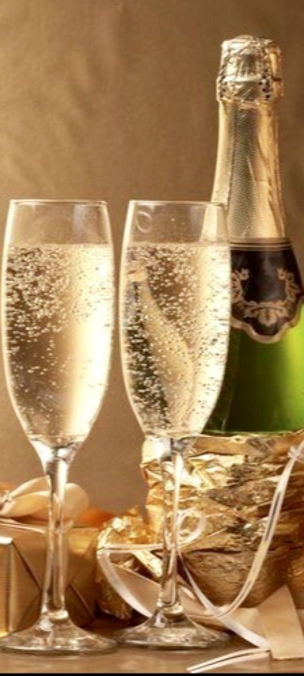 шампанское и бокалы