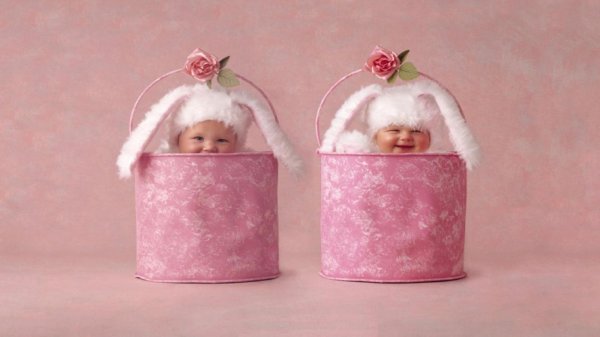 с рождением дочек двойняшек