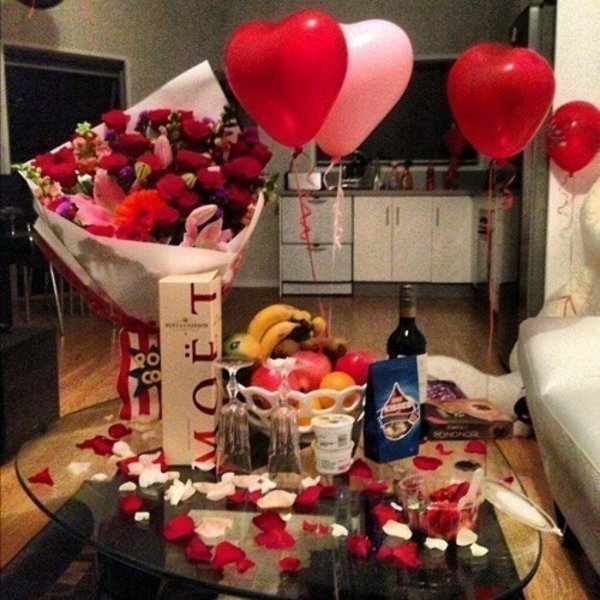 девушка сделала приятное парню