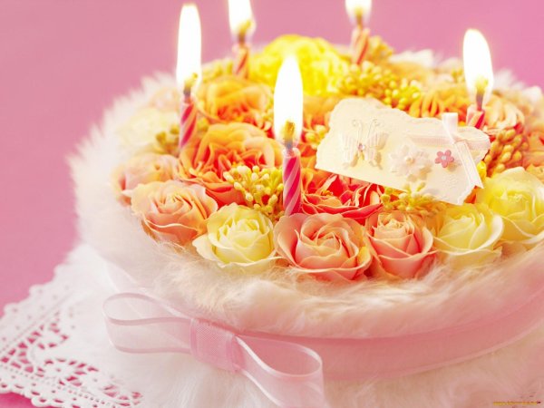 красивый торт со свечами