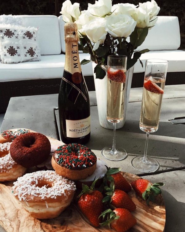 шампанское клубника