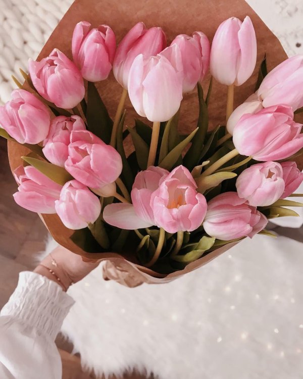 букет из розовых тюльпанов