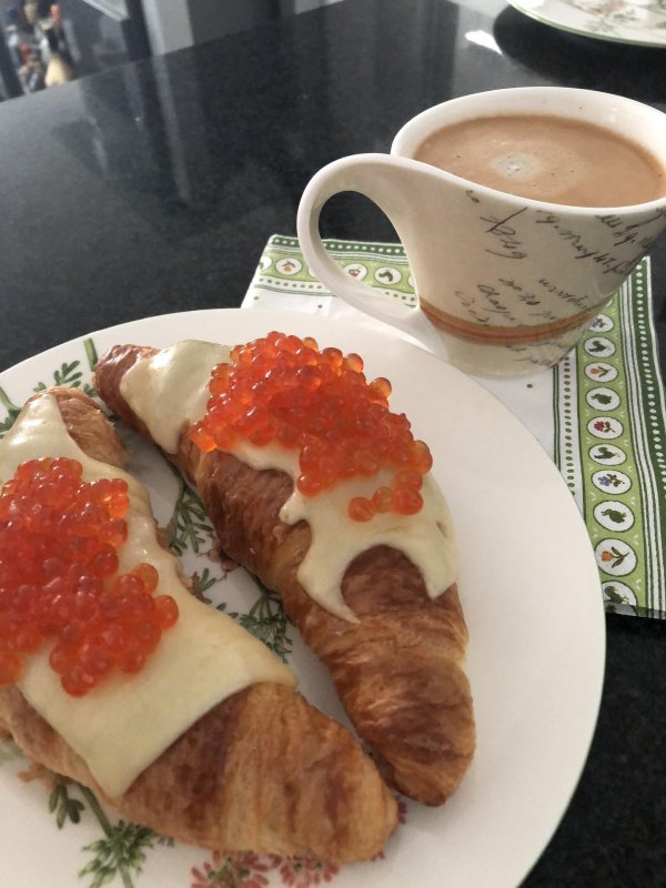 завтрак кофе и бутерброд