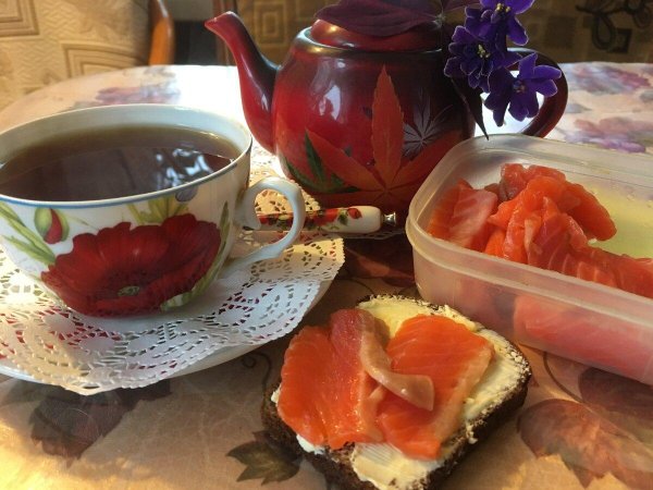 чай с бутербродами