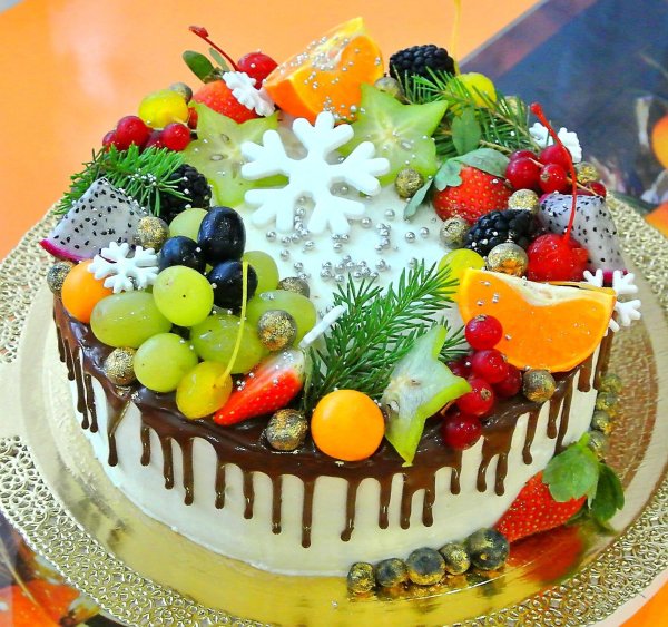 С днем рождения тортики