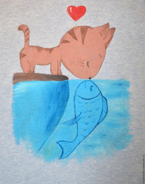 котенок целует рыбку