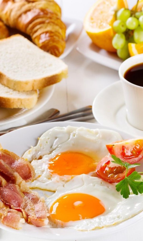 яичница глазунья с ветчиной