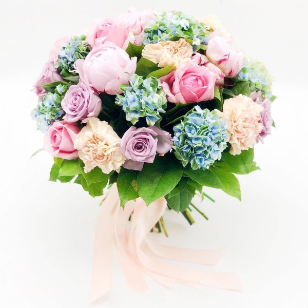 свадебный букет из пионовидных роз