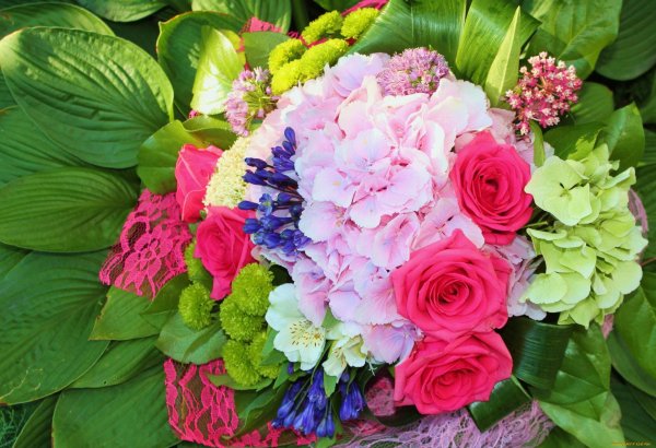 букет с гортензией и герберами
