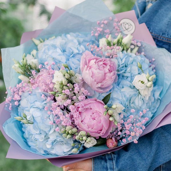 розово голубой букет