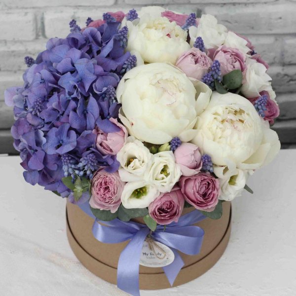 коробка с пионами