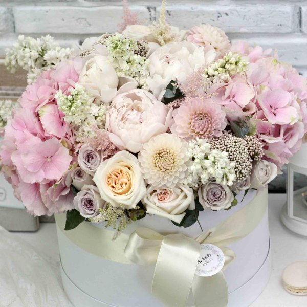 шляпная коробка с гортензией