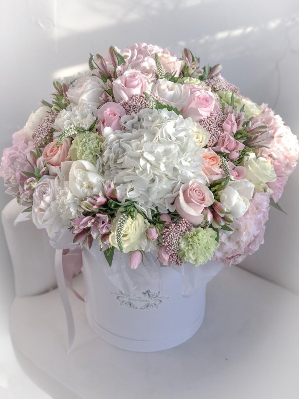 шляпная коробка с гортензией