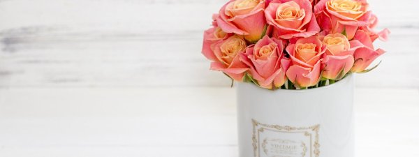 розы в шляпной коробке