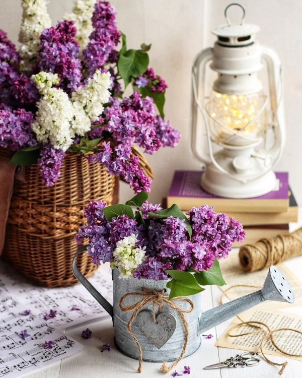 цветочная композиция с сиренью