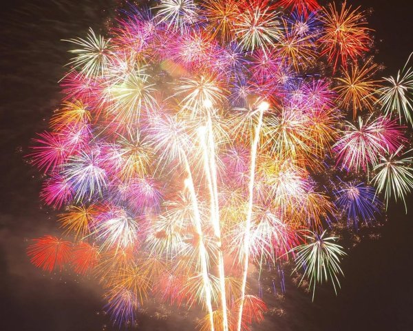 праздничный фейерверк