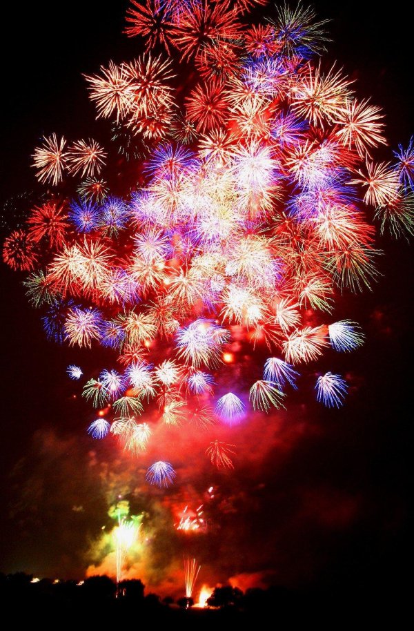 праздничный фейерверк