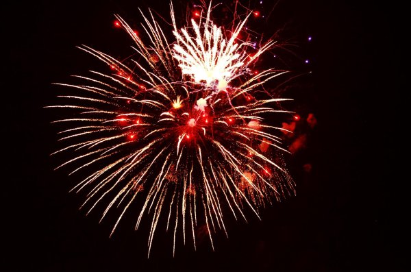 праздничный фейерверк