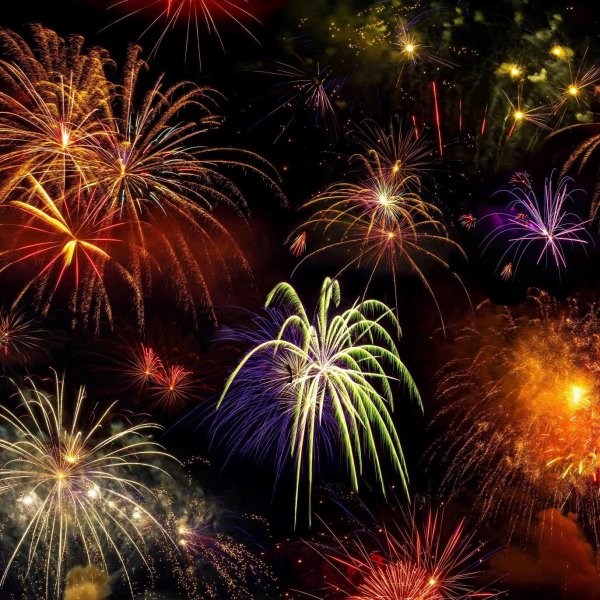 праздничный фейерверк