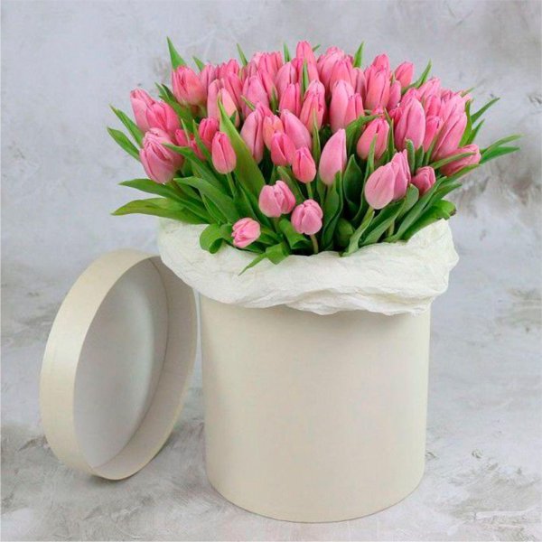 101 тюльпан в шляпной коробке