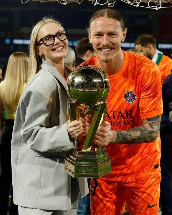 женщина футболист