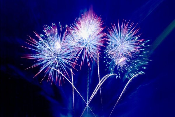 праздничный фейерверк