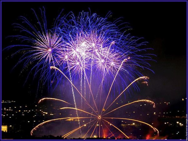 праздничный фейерверк