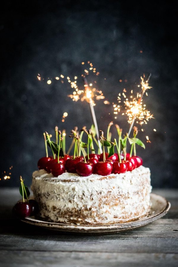 украшение торта черешней