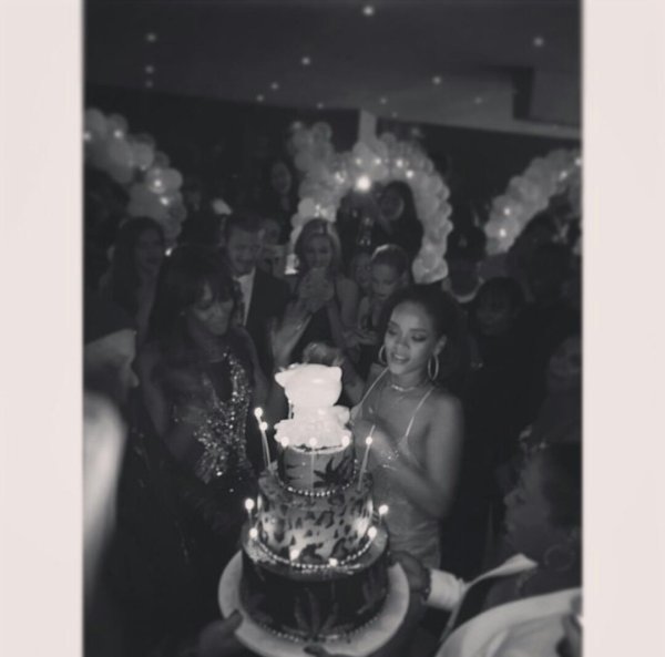 rihanna birthday cake