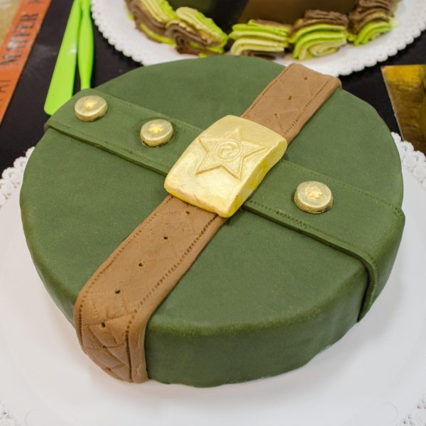 На 23 февраля для торта