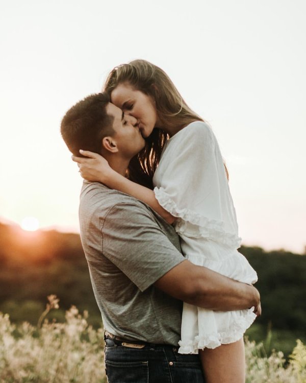 обнимашки людей