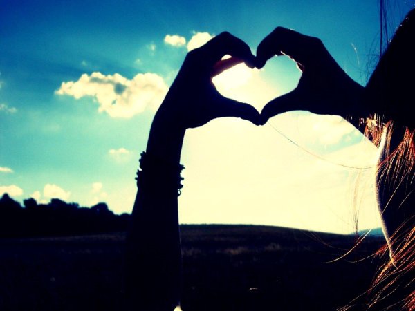 руками сердце