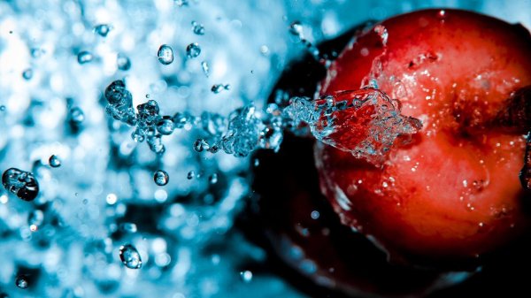 яблоки в воде