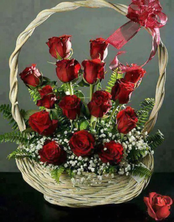 корзина красных роз