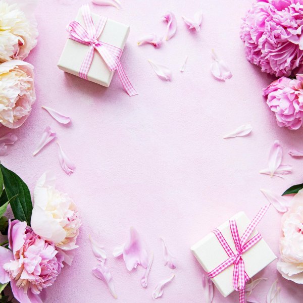 открытка с пионами