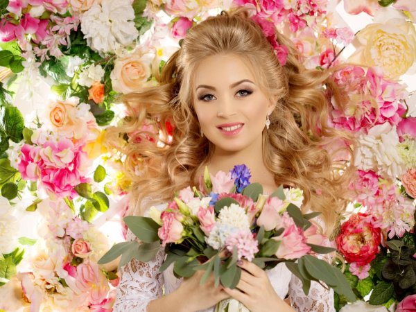 девушка в цветах