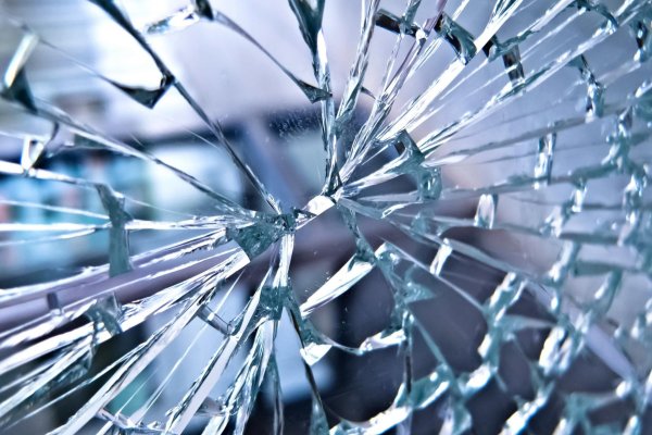 разбей стекло