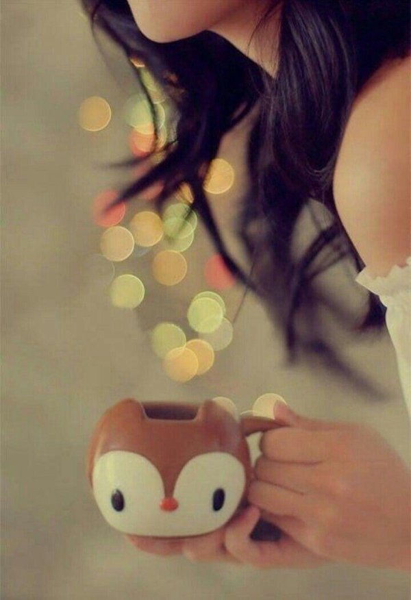 брюнетка с боку