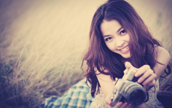 девушка с фотоаппаратом