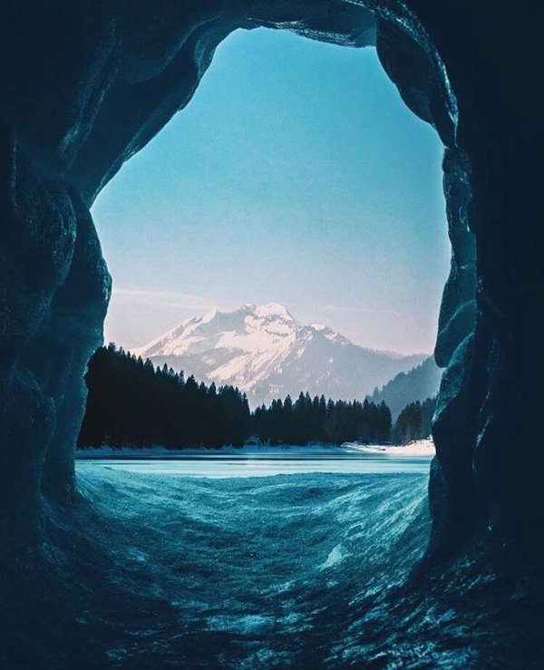 вид из пещеры