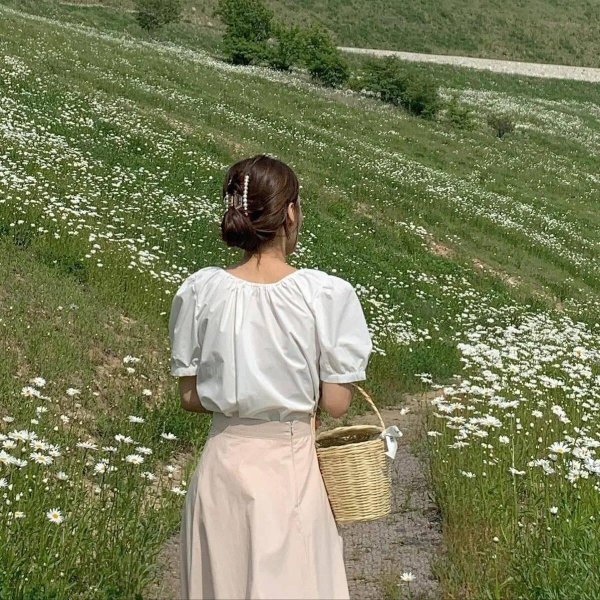 девушка в поле