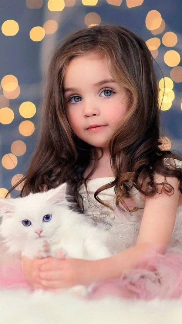 девочка с кошкой