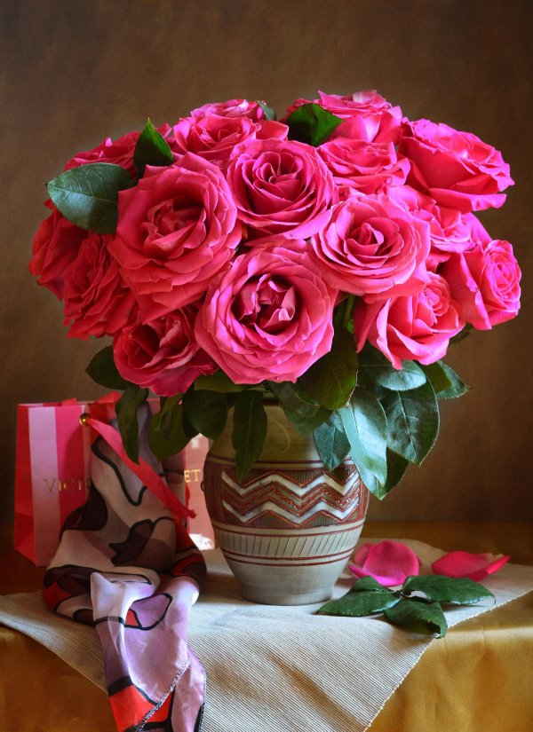 розы натюрморт