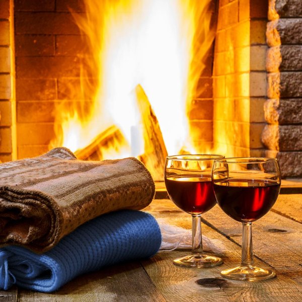 камин плед вино
